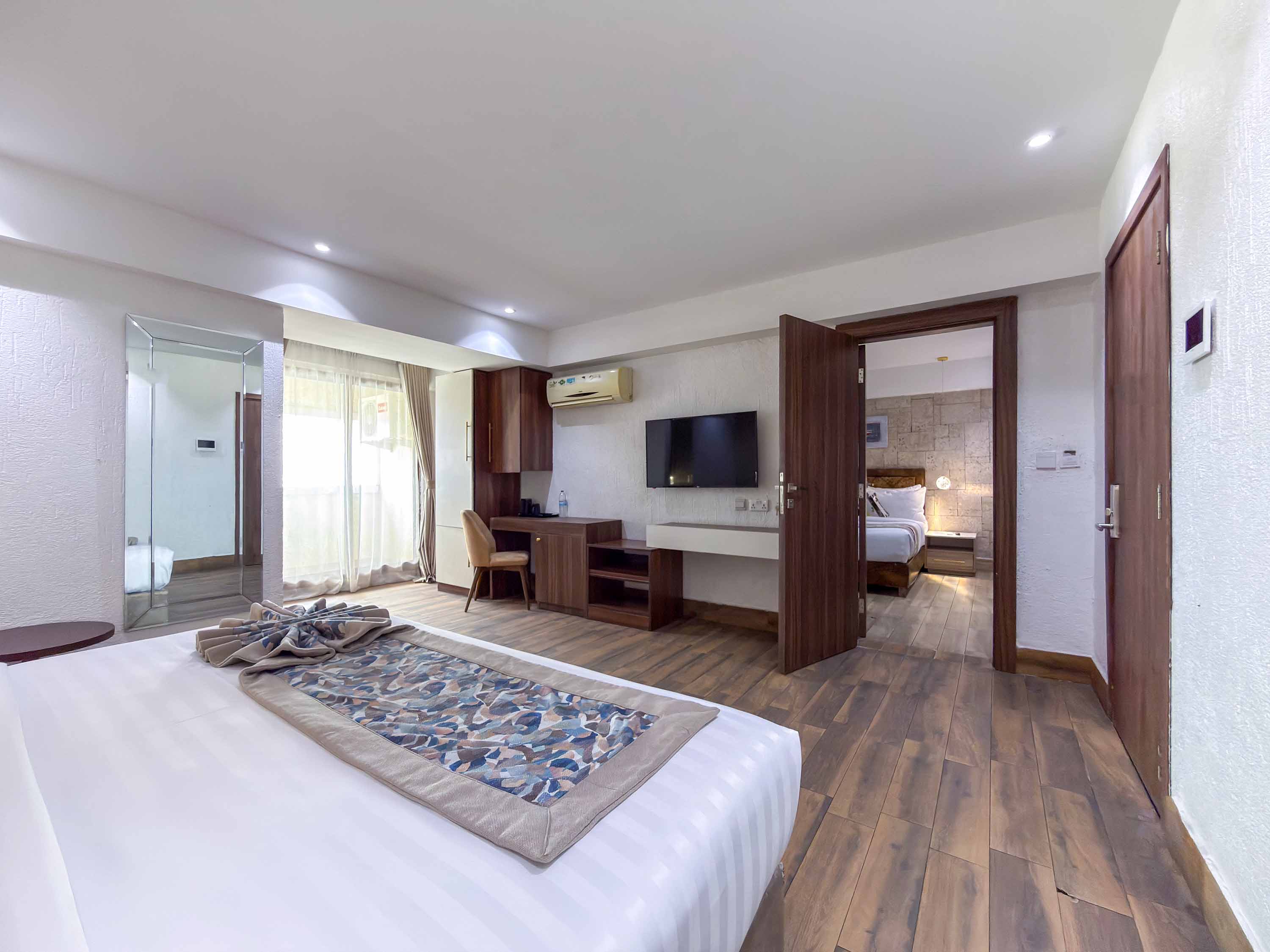 ADJOINING ROOM - Image 2